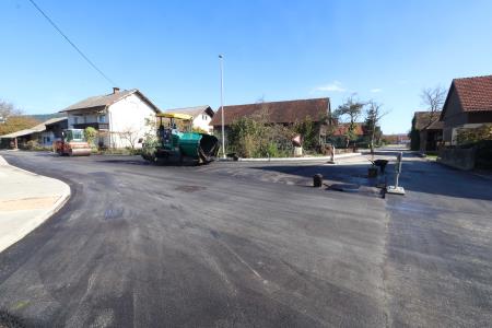 ASFALTIRANJE DOLENJE JEZERO 03 FOTO LJUBO VUKELIČ